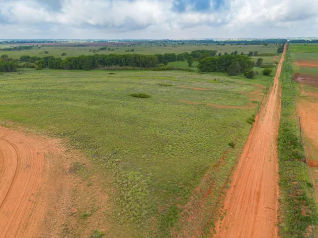 $592,000 | 320 Ac, Lakeview, TX 79239