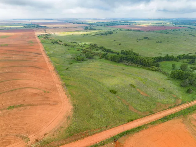 $592,000 | 320 Ac, Lakeview, TX 79239