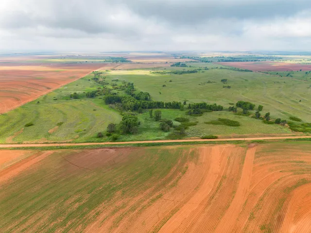 $592,000 | 320 Ac, Lakeview, TX 79239