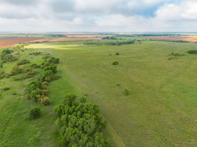 $592,000 | 320 Ac, Lakeview, TX 79239