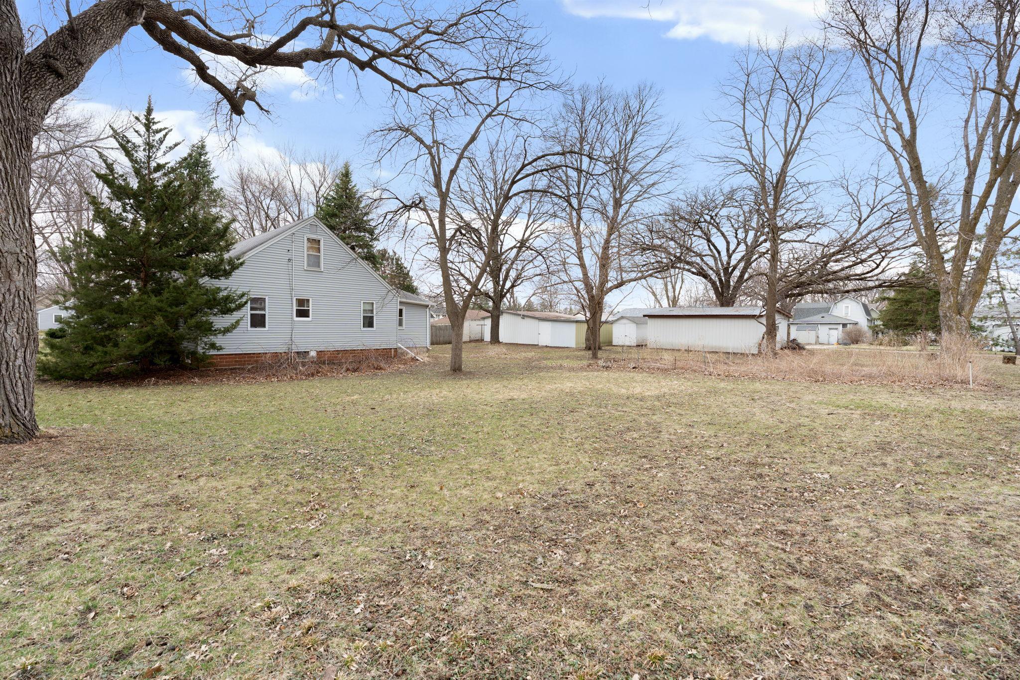 608 8th Street Southeast Waseca, MN 56093 - Photo 4 of 69