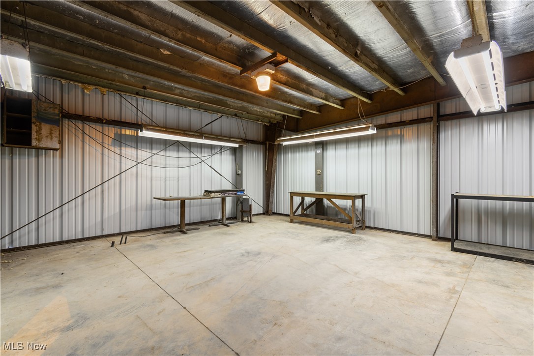 2201 Ridgewood Road Medina, OH 44256 - Photo 44 of 50 Garage featuring metal wall