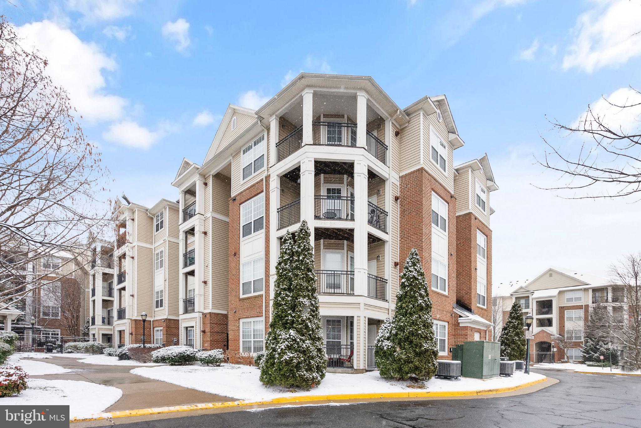 12913 Centre Park Circle, Unit 401 Herndon, VA 20171 - Photo 2 of 29