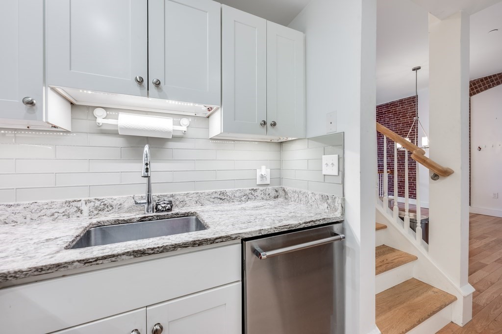 52 Sanborn Street, Unit 7 Reading, MA 01867 - Photo 4 of 29