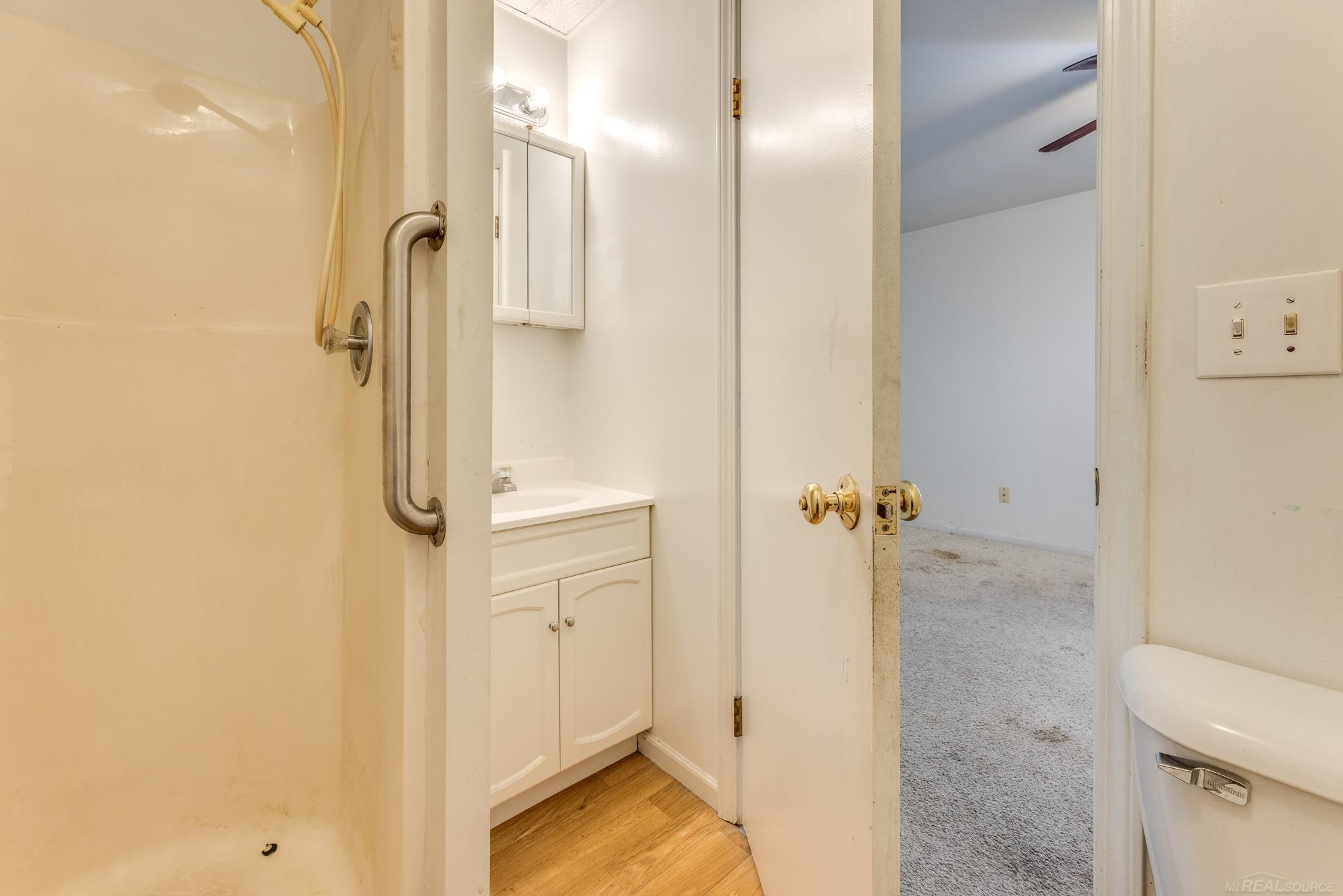 7770 Shorecliff Road Lexington, MI 48450 - Photo 19 of 32 Bedroom Suite Bath