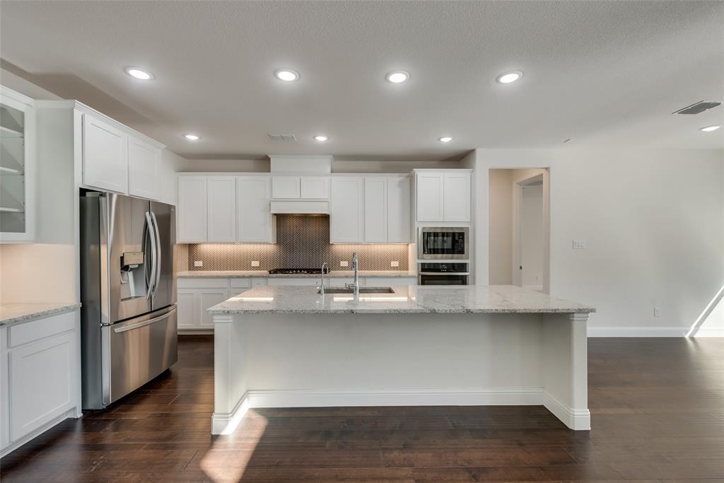 16476 Ryder Rock Road Frisco, TX 75033 - Photo 14 of 40 Large Island w/ room for stools