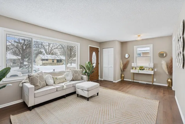 $324,900 | 4949 Welcome Avenue North, Crystal, MN 55429