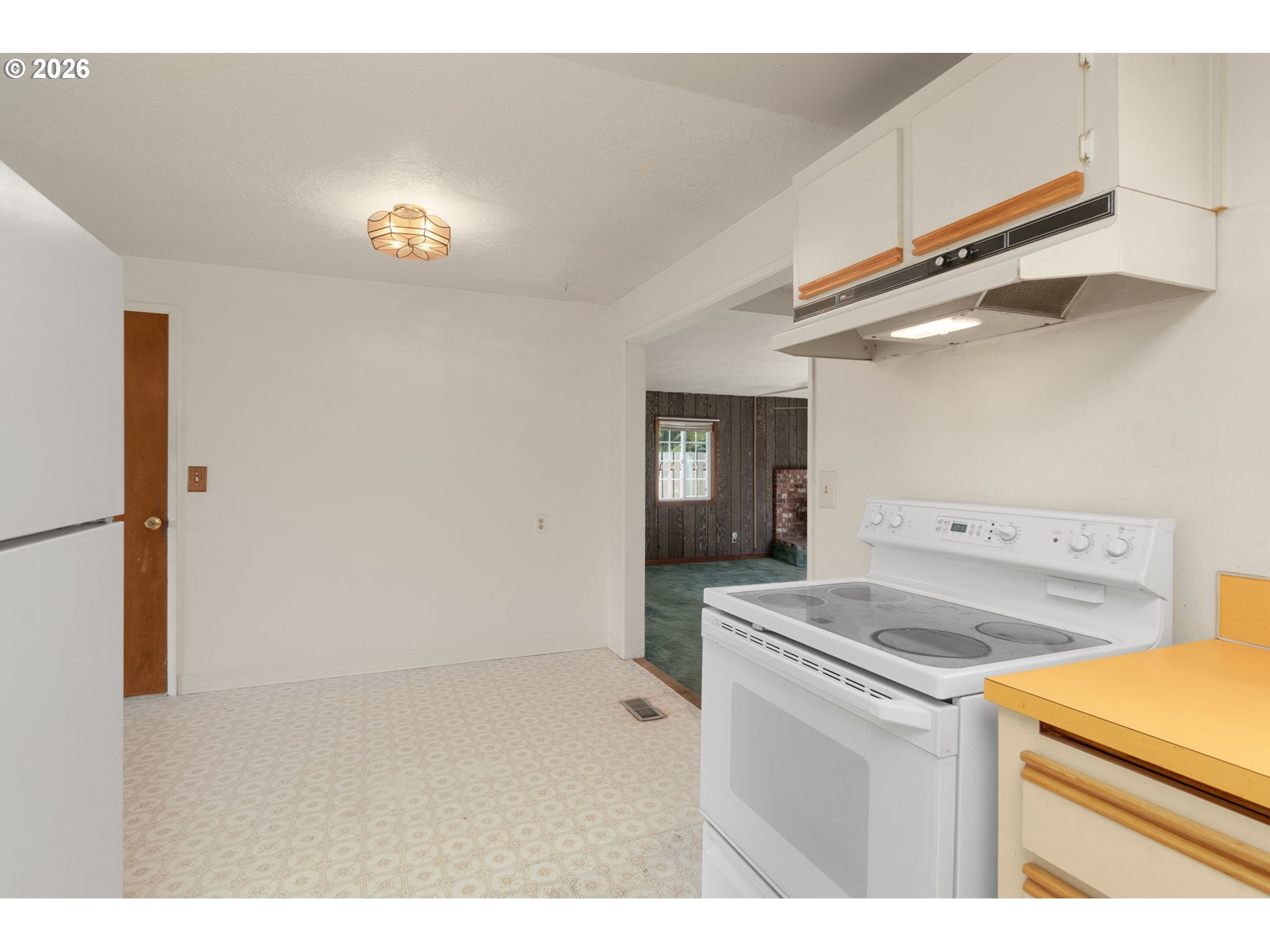 3805 Southeast 180th Place Portland, OR 97236 - Photo 10 of 22