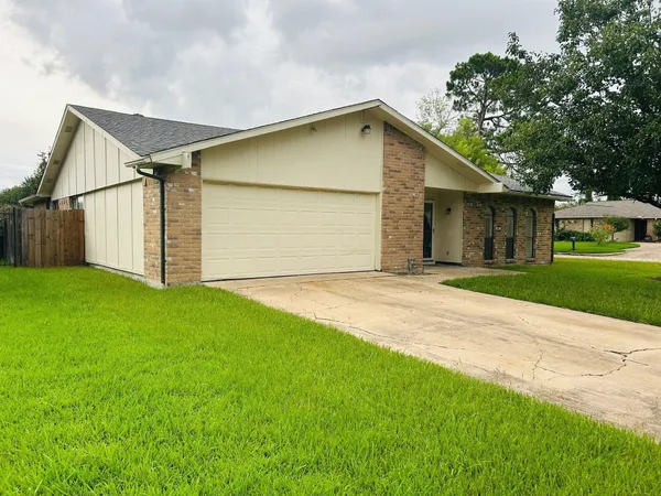 $2,200 | 16902 Castle Fraser Drive, Houston, TX 77084