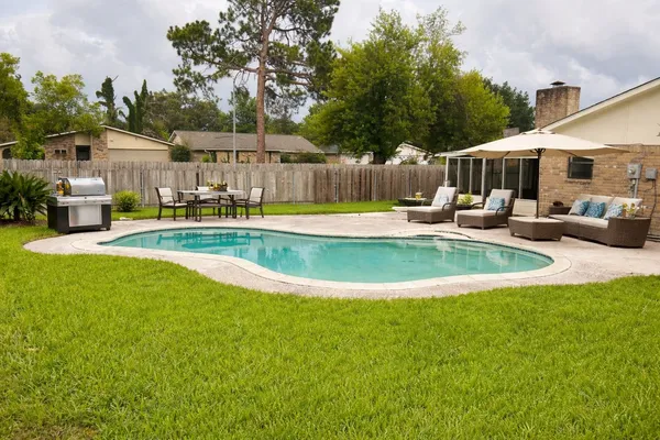 $2,200 | 16902 Castle Fraser Drive, Houston, TX 77084