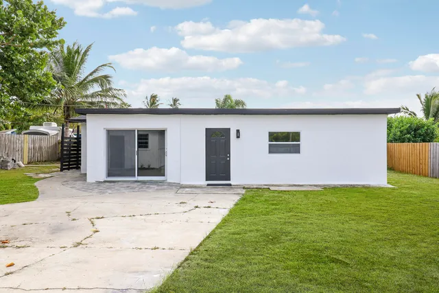 $434,500 | 7309 Southeast Hobe Terrace, Hobe Sound, FL 33455