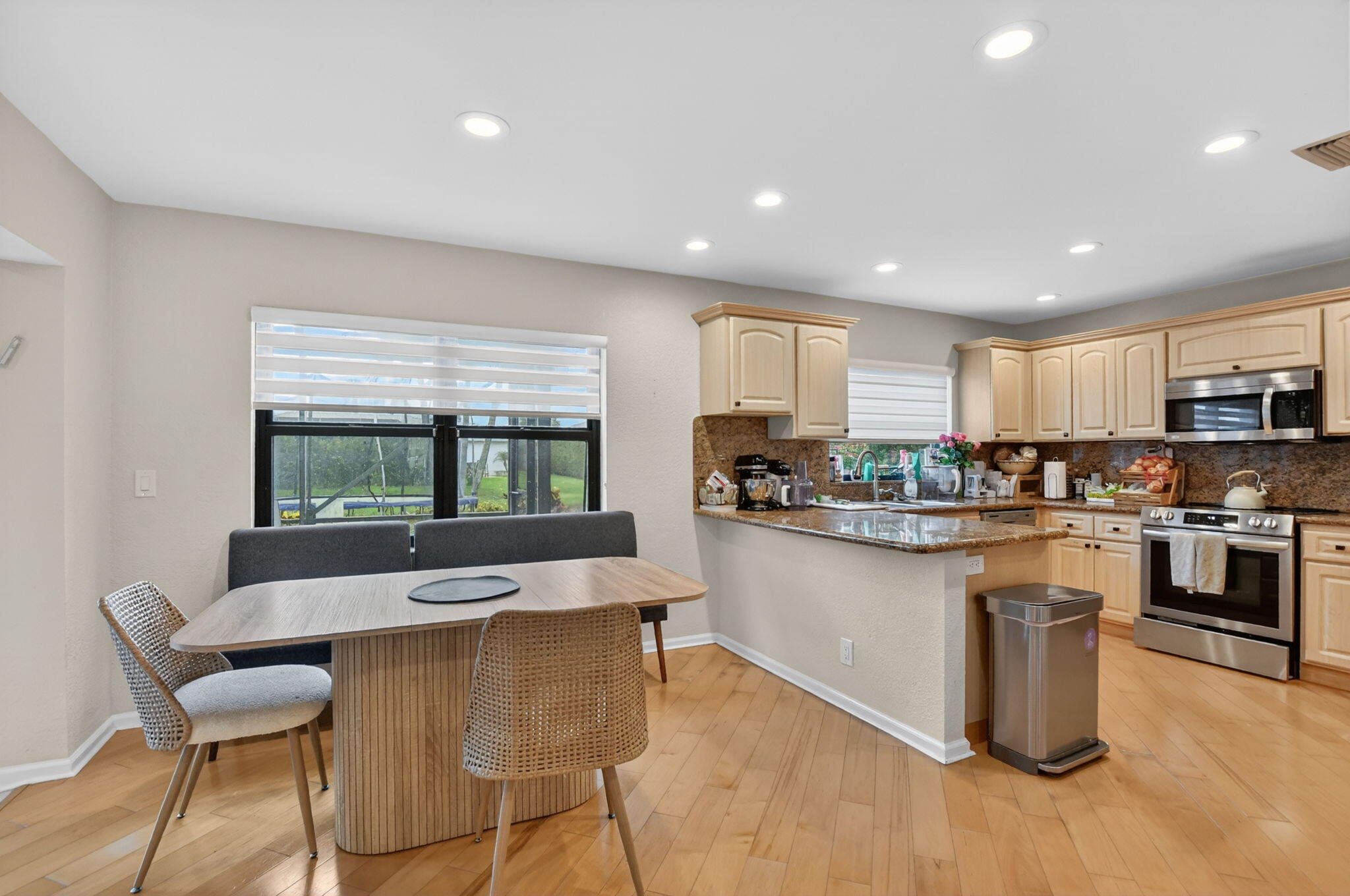10065 Camelback Lane Boca Raton, FL 33498 - Photo 11 of 48 25-web-or-mls-DSC_2327