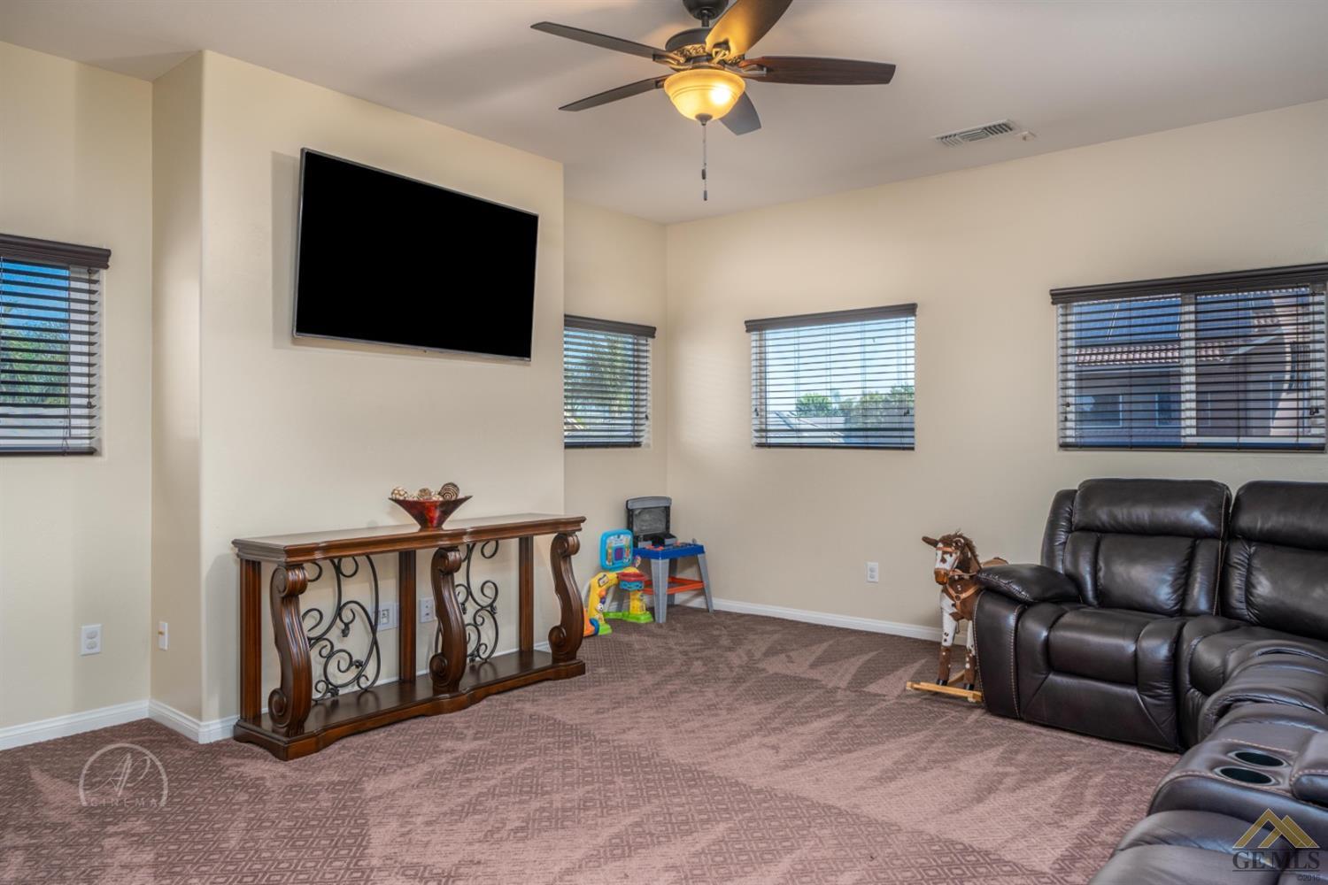 3213 Crescent Ridge Street Bakersfield, CA 93313 - Photo 13 of 27 Gallery Image 13