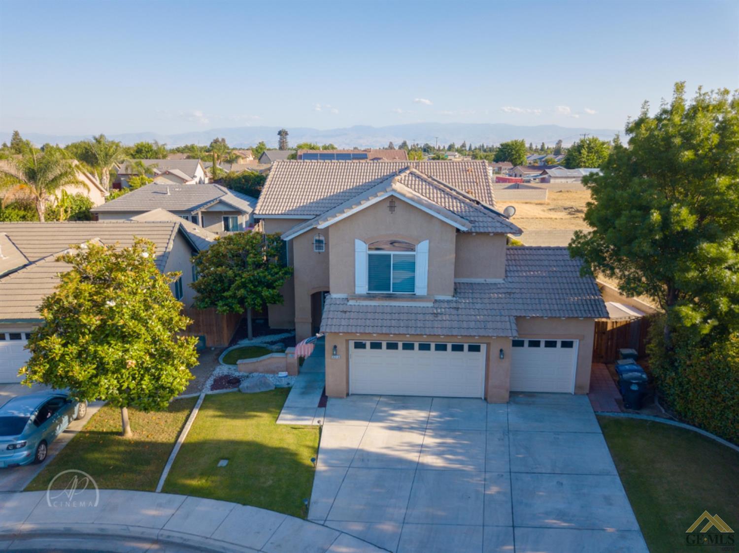 3213 Crescent Ridge Street Bakersfield, CA 93313 - Photo 3 of 27 Gallery Image 3