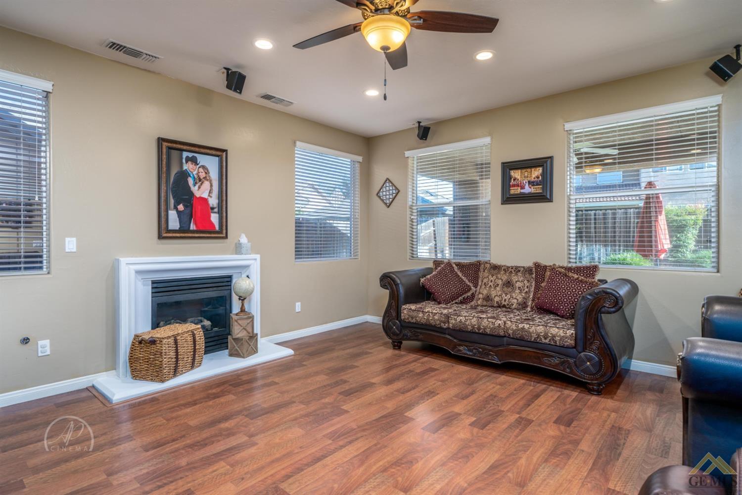 3213 Crescent Ridge Street Bakersfield, CA 93313 - Photo 8 of 27 Gallery Image 8