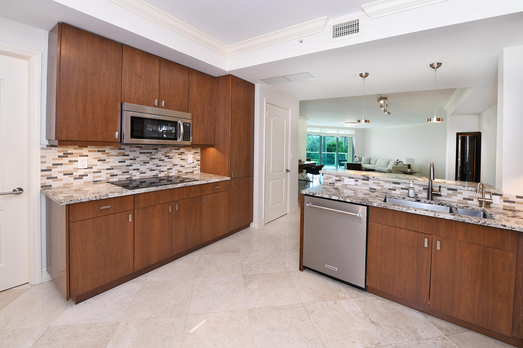 550 Southeast Mizner Boulevard, Unit B206 Boca Raton, FL 33432 - Photo 12 of 37 Kitchen