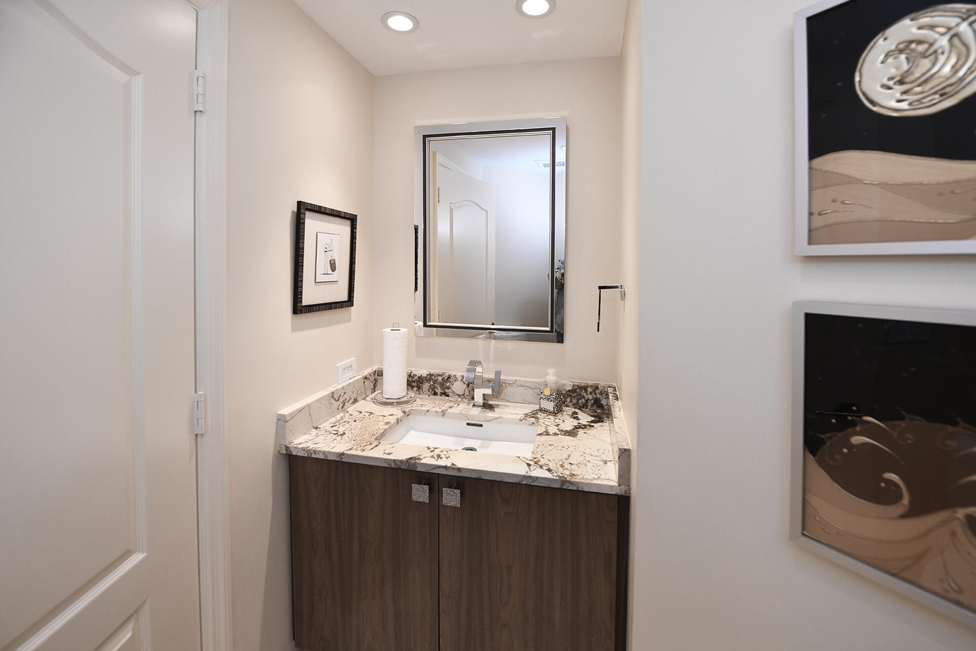 550 Southeast Mizner Boulevard, Unit B206 Boca Raton, FL 33432 - Photo 14 of 37 Half Bath