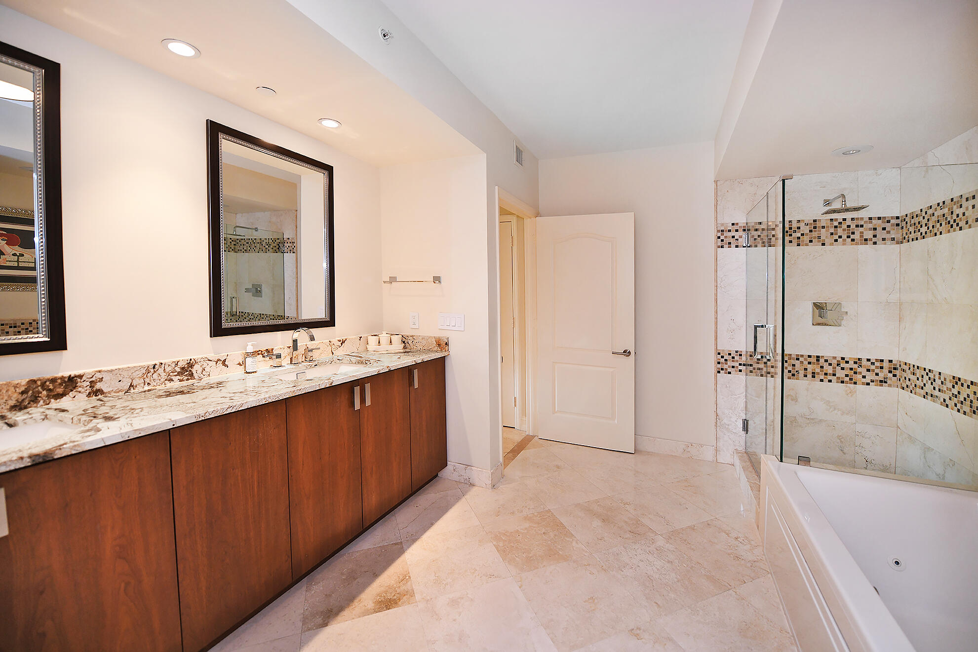 550 Southeast Mizner Boulevard, Unit B206 Boca Raton, FL 33432 - Photo 20 of 37 Main Bath