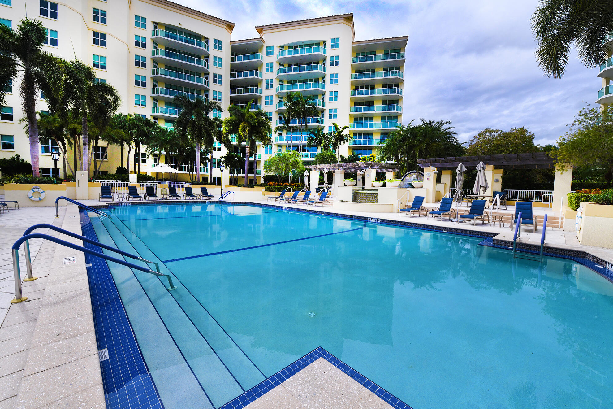 550 Southeast Mizner Boulevard, Unit B206 Boca Raton, FL 33432 - Photo 26 of 37 Pool
