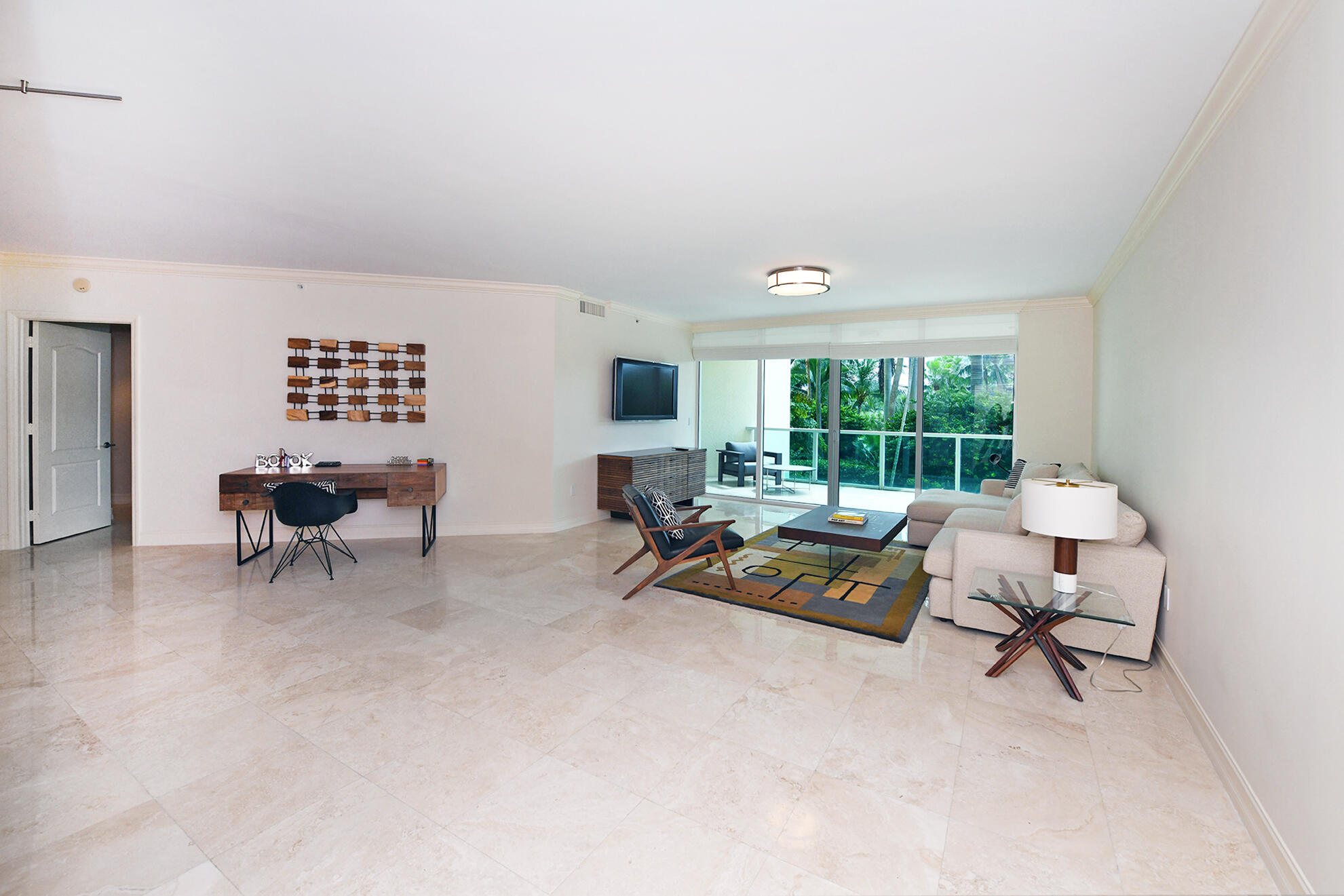 550 Southeast Mizner Boulevard, Unit B206 Boca Raton, FL 33432 - Photo 3 of 37 Great Room