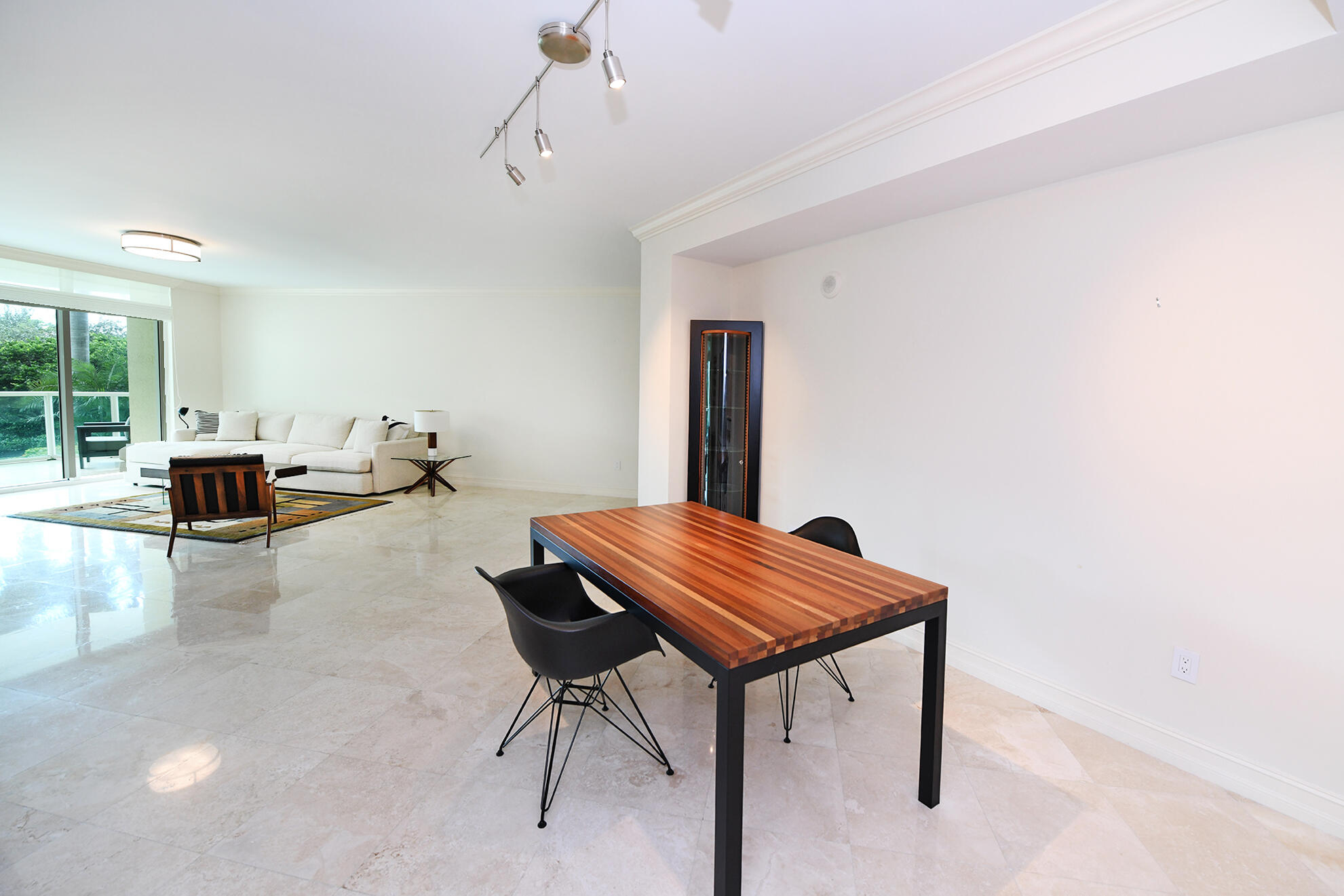 550 Southeast Mizner Boulevard, Unit B206 Boca Raton, FL 33432 - Photo 8 of 37 Dining Area