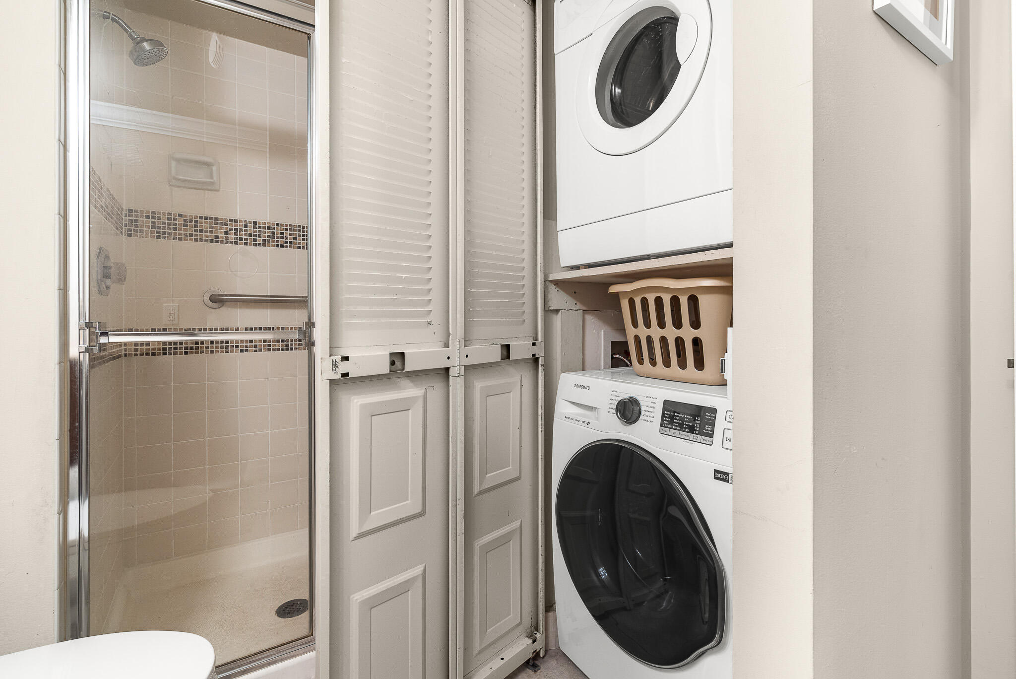 21218 Lago Circle, Unit H Boca Raton, FL 33433 - Photo 42 of 43 a utility room with dryer and washer
