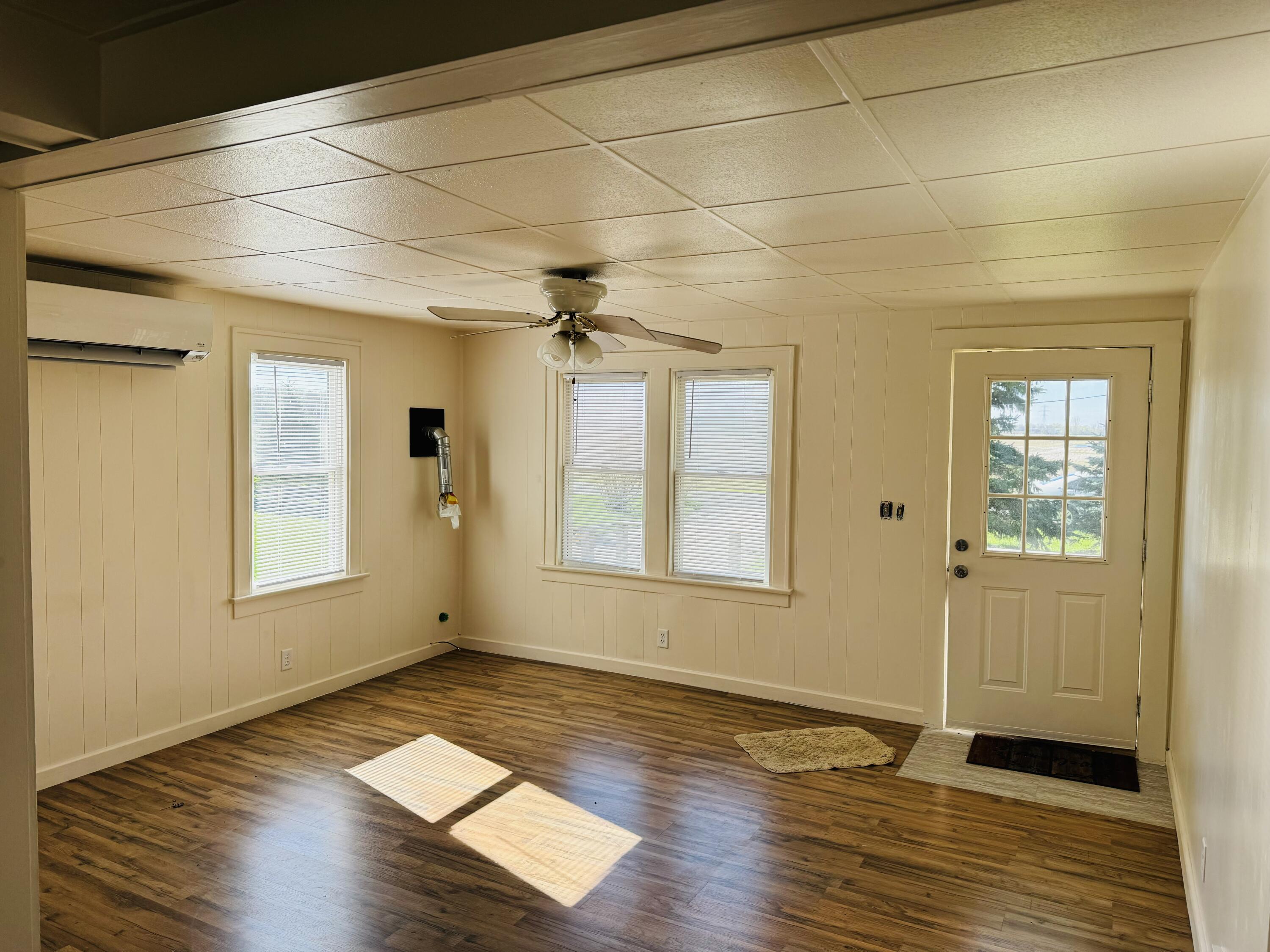 2787 Naomi Road Sodus, MI 49126 - Photo 5 of 22 IMG_0307