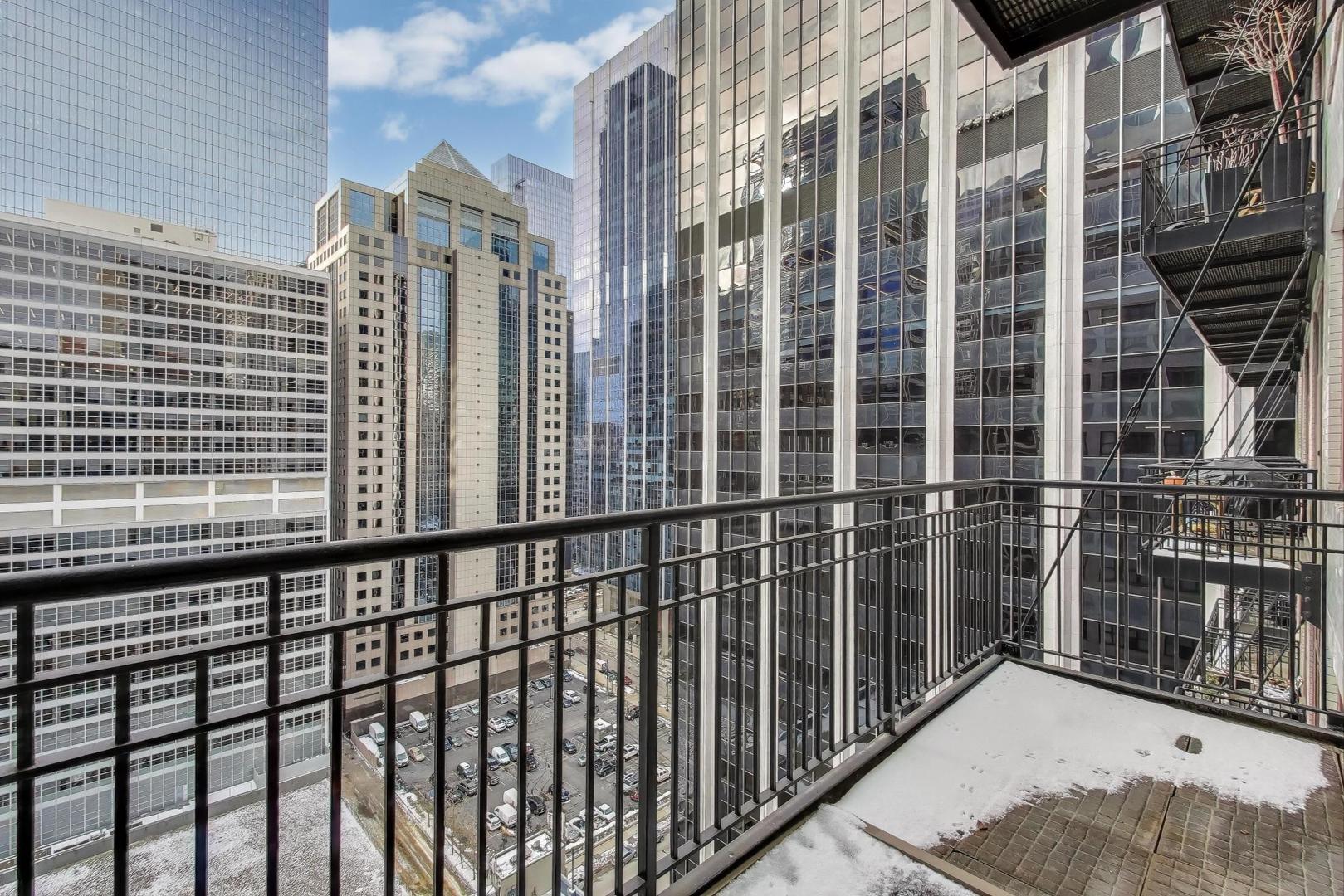 212 West Washington Street, Unit 1708 Chicago, IL 60606 - Photo 25 of 36 a view of a balcony with a potted plant