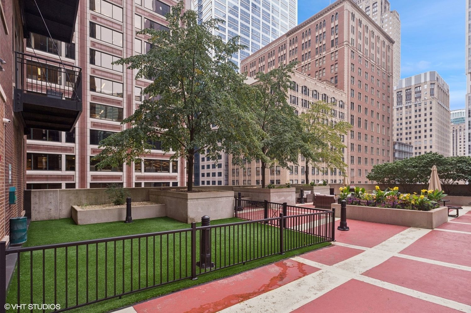212 West Washington Street, Unit 1708 Chicago, IL 60606 - Photo 31 of 36 a front view of a building with outdoor seating