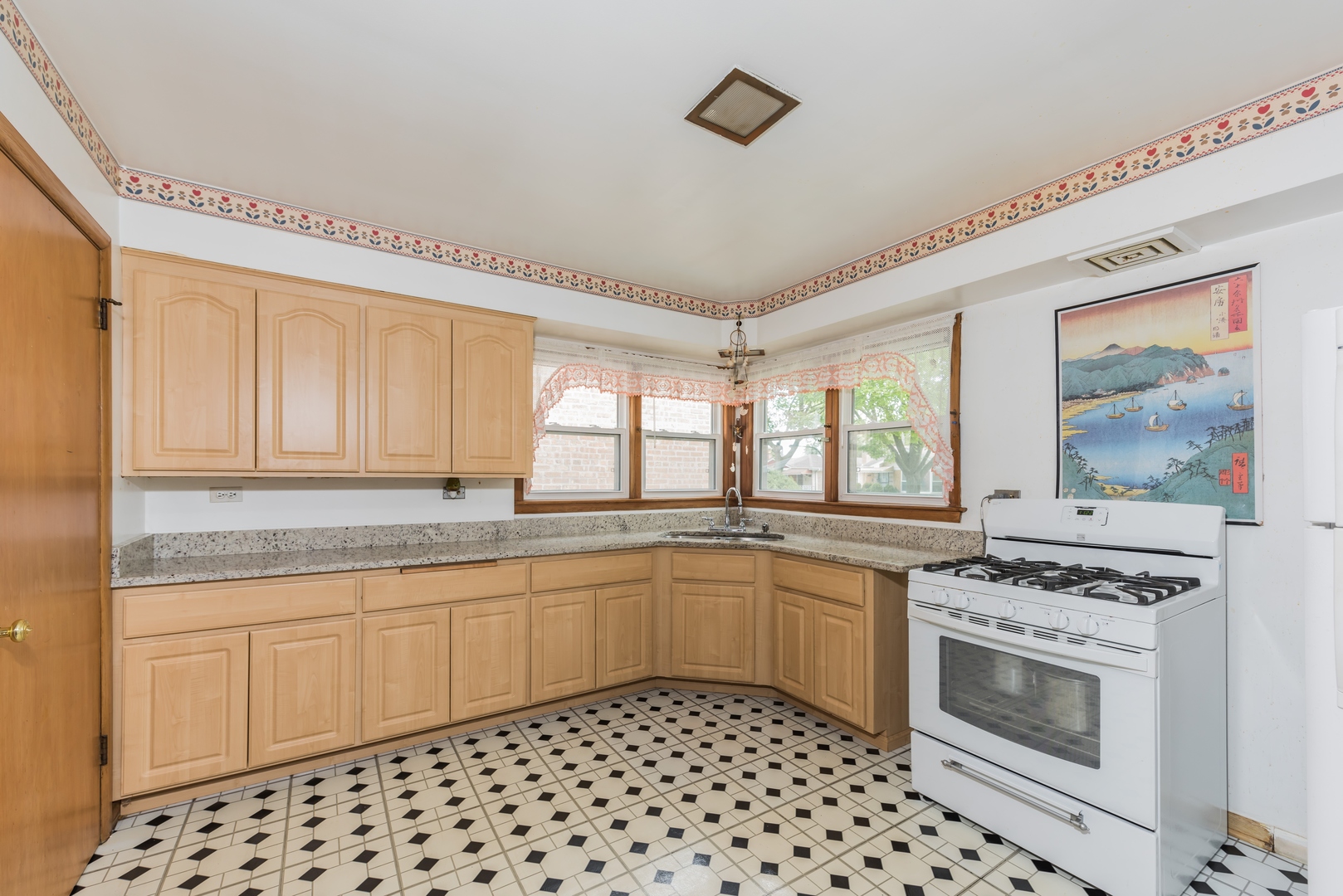 6134 North Keystone Avenue Chicago, IL 60646 - Photo 4 of 15