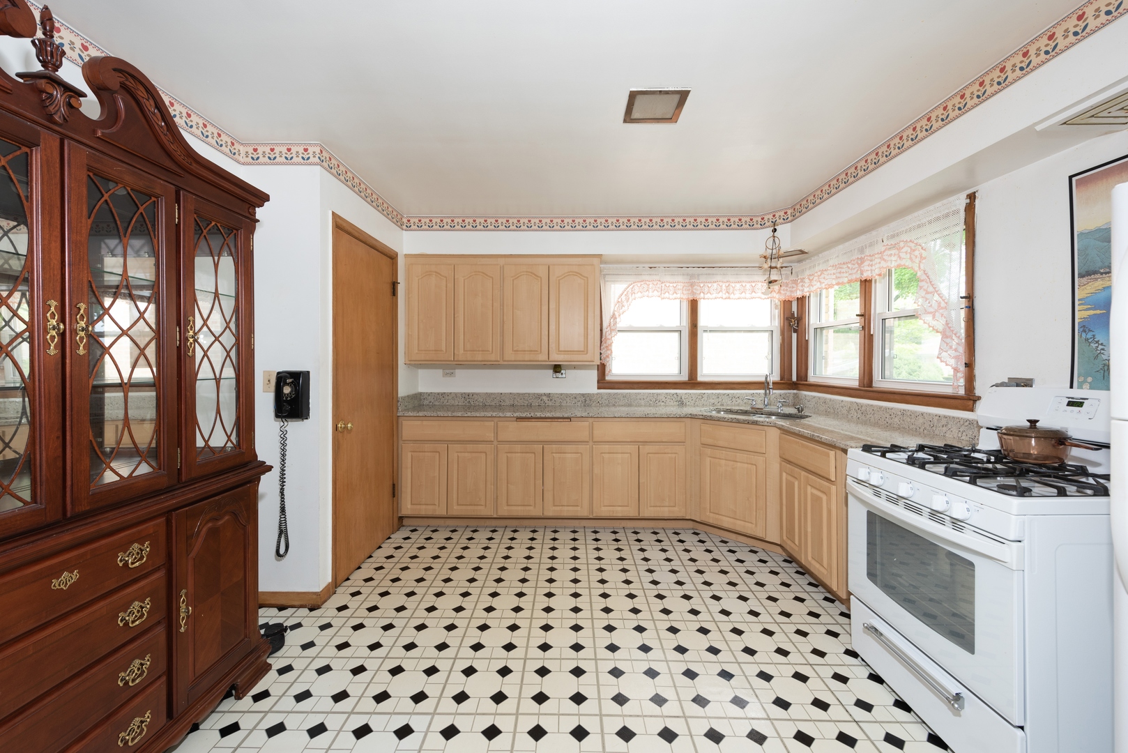 6134 North Keystone Avenue Chicago, IL 60646 - Photo 5 of 15