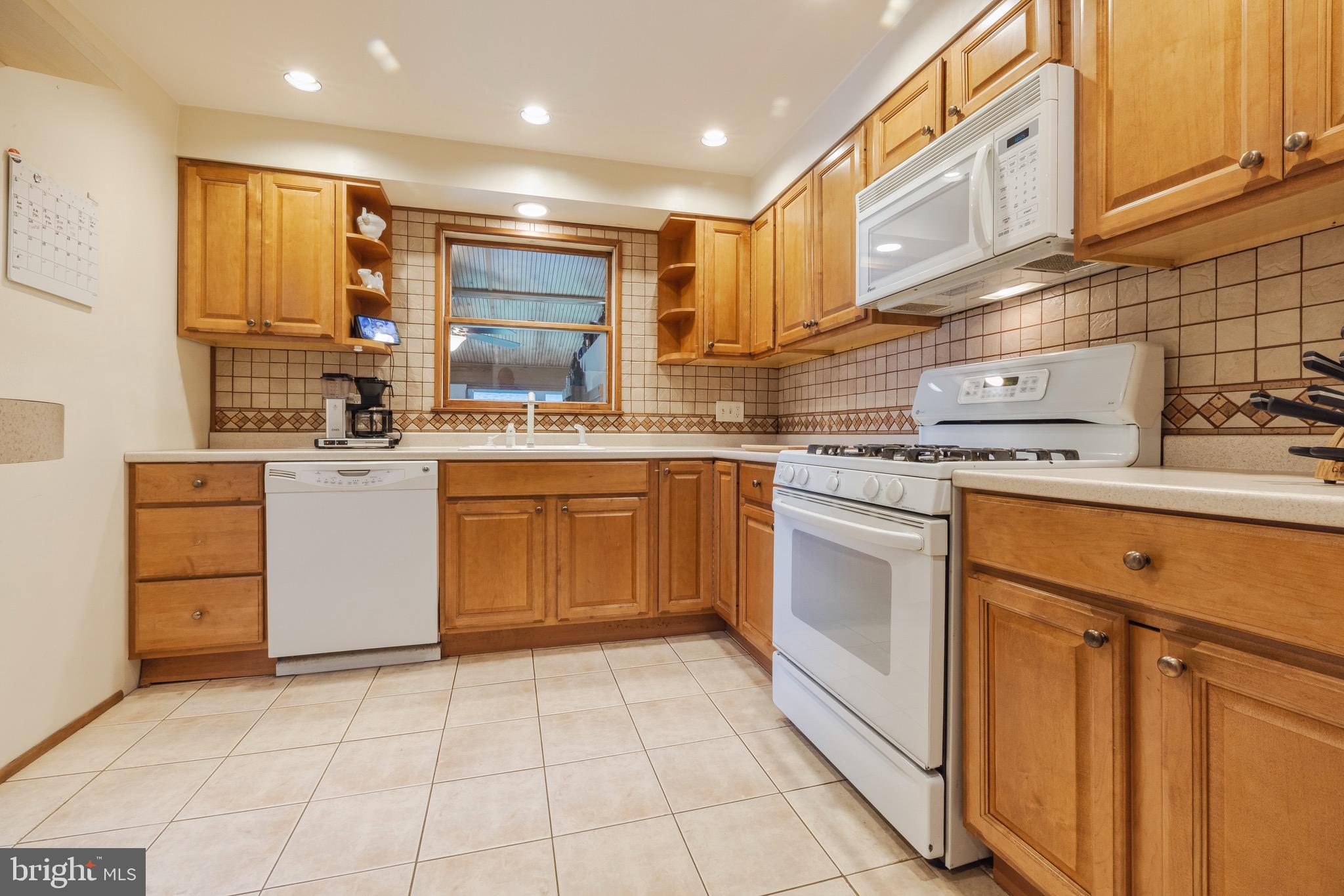 76 Knight Avenue Runnemede, NJ 08078 - Photo 13 of 31 Kitchen