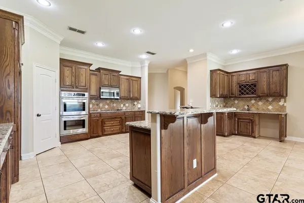 $3,495 | 15233 Wagon Wheel Circle, Chandler, TX 75758