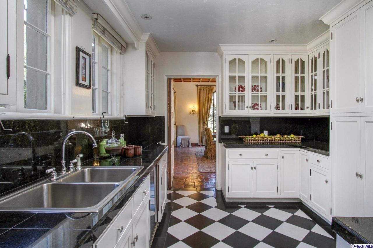 488 South San Rafael Avenue Pasadena, CA 91105 - Photo 16 of 80 Additional Photo