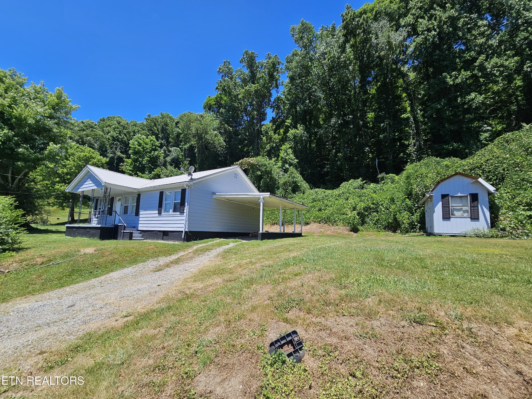 522 Hen Valley Road Oliver Springs, TN 37840 - Photo 4 of 23 Gallery Image 4