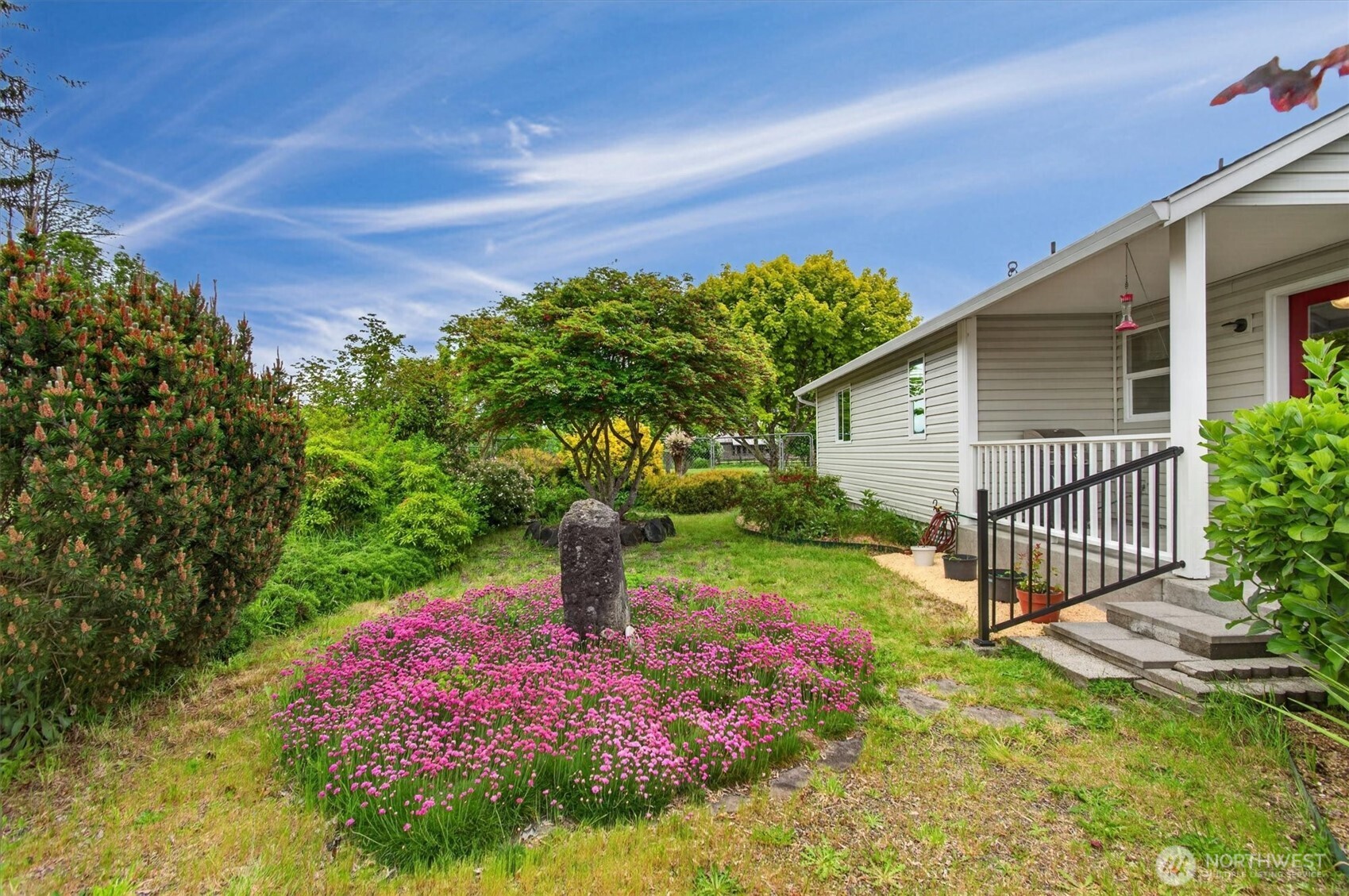 218 West Sunny Sands Road Cathlamet, WA 98612 - Photo 32 of 40 a front view of a house with garden