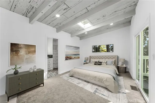 a view of empty room with window