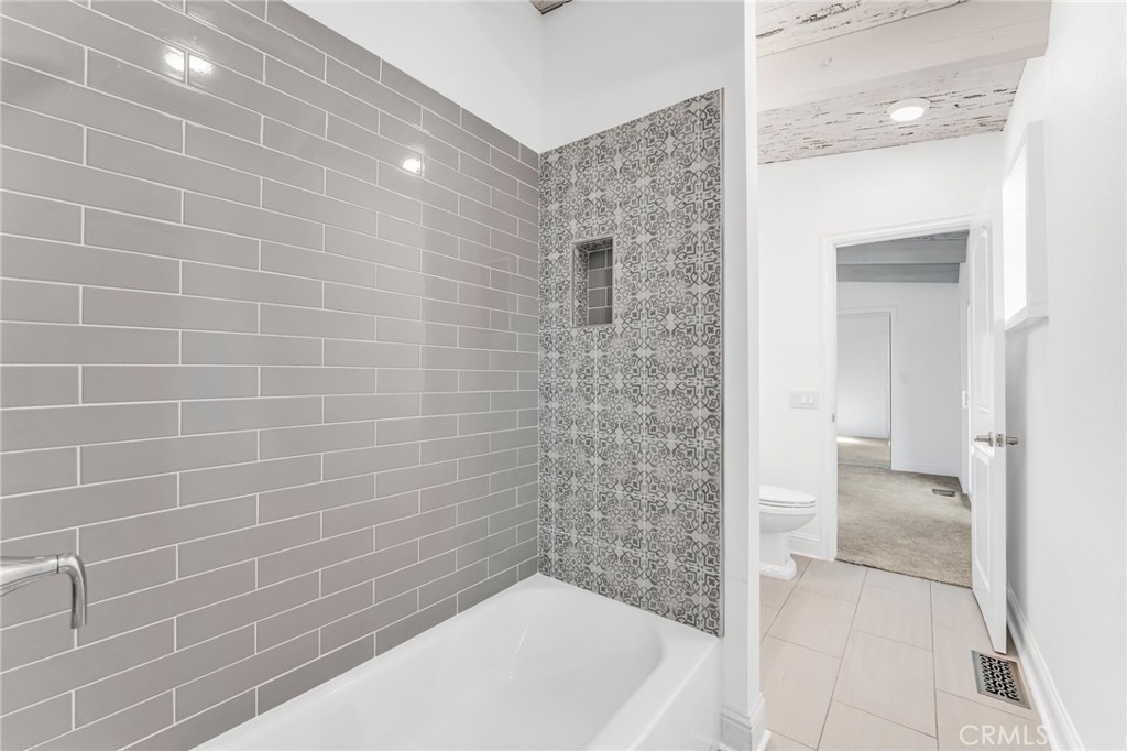 1536 Pleasant Hill Road Lafayette, CA 94549 - Photo 44 of 72 a bathroom with a bathtub