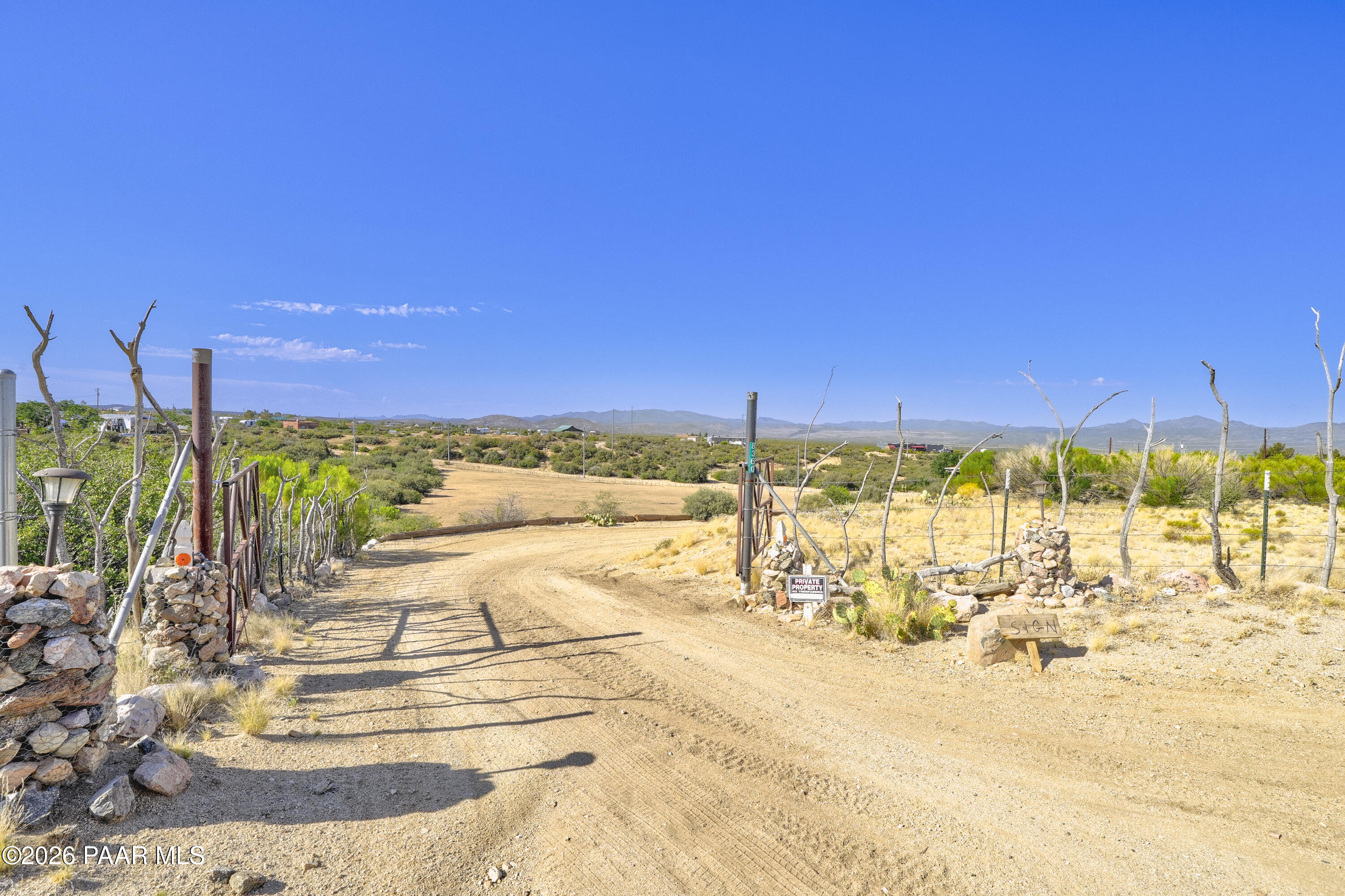 8360 West Barrington Road Wilhoit, AZ 86332 - Photo 23 of 36 Front Driveway