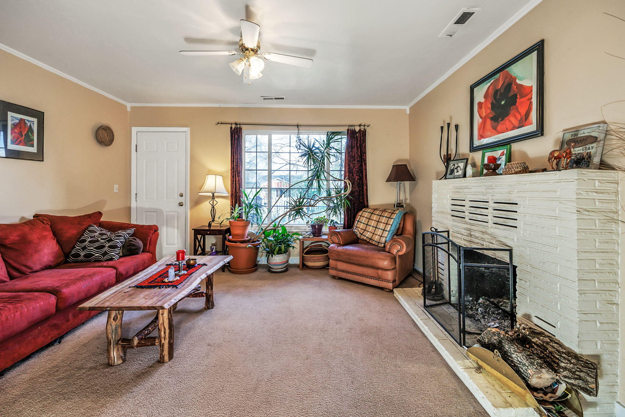 3748 Hilsinger Road Phoenix, OR 97535 - Photo 4 of 25 Living Area