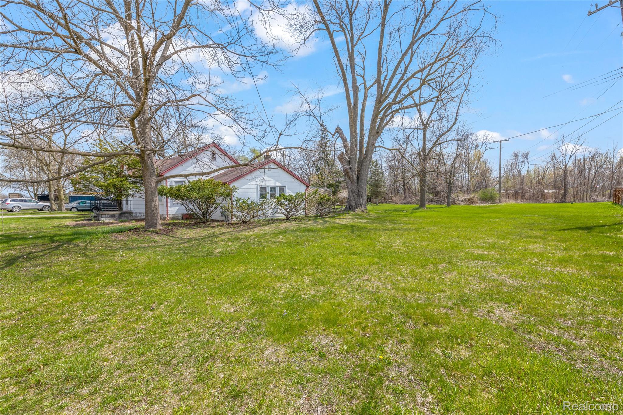 29229 Beverly Road Romulus, MI 48174 - Photo 4 of 17 View of green lawn