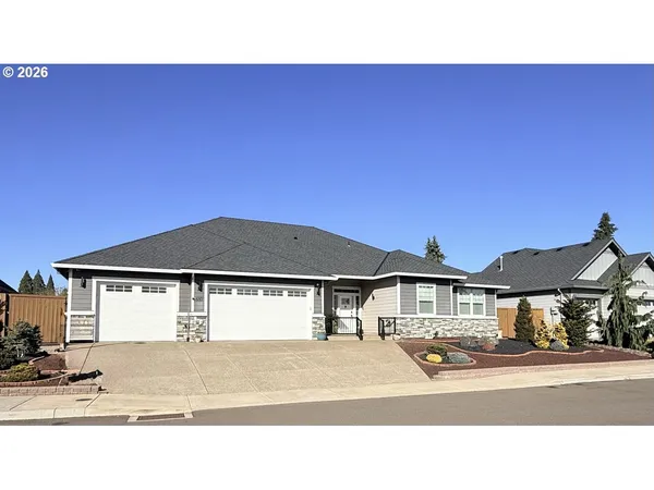 $795,000 | 680 Northwest 11th Avenue, Canby, OR 97013