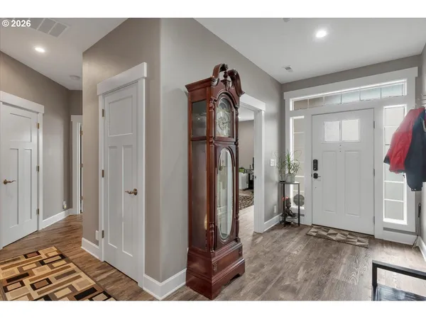 $795,000 | 680 Northwest 11th Avenue, Canby, OR 97013