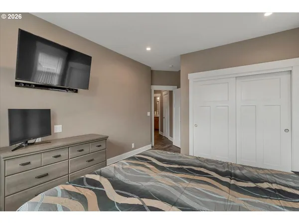 $795,000 | 680 Northwest 11th Avenue, Canby, OR 97013