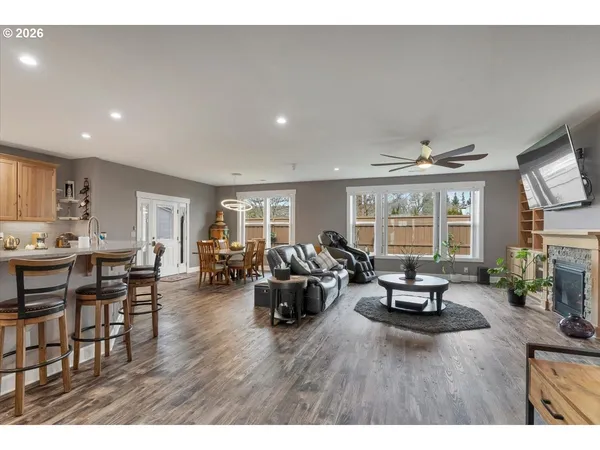 $795,000 | 680 Northwest 11th Avenue, Canby, OR 97013