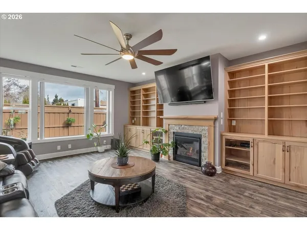 $795,000 | 680 Northwest 11th Avenue, Canby, OR 97013