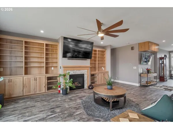 $795,000 | 680 Northwest 11th Avenue, Canby, OR 97013