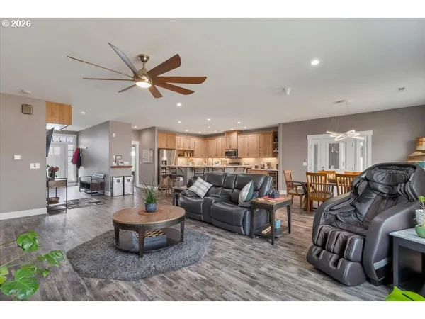 $795,000 | 680 Northwest 11th Avenue, Canby, OR 97013