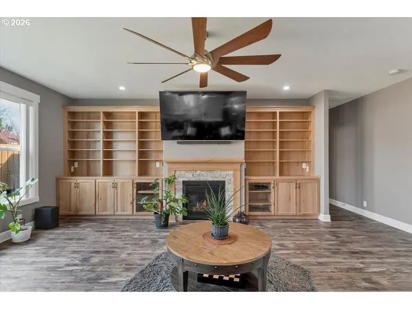 $795,000 | 680 Northwest 11th Avenue, Canby, OR 97013