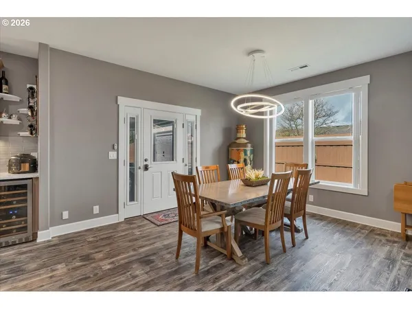 $795,000 | 680 Northwest 11th Avenue, Canby, OR 97013